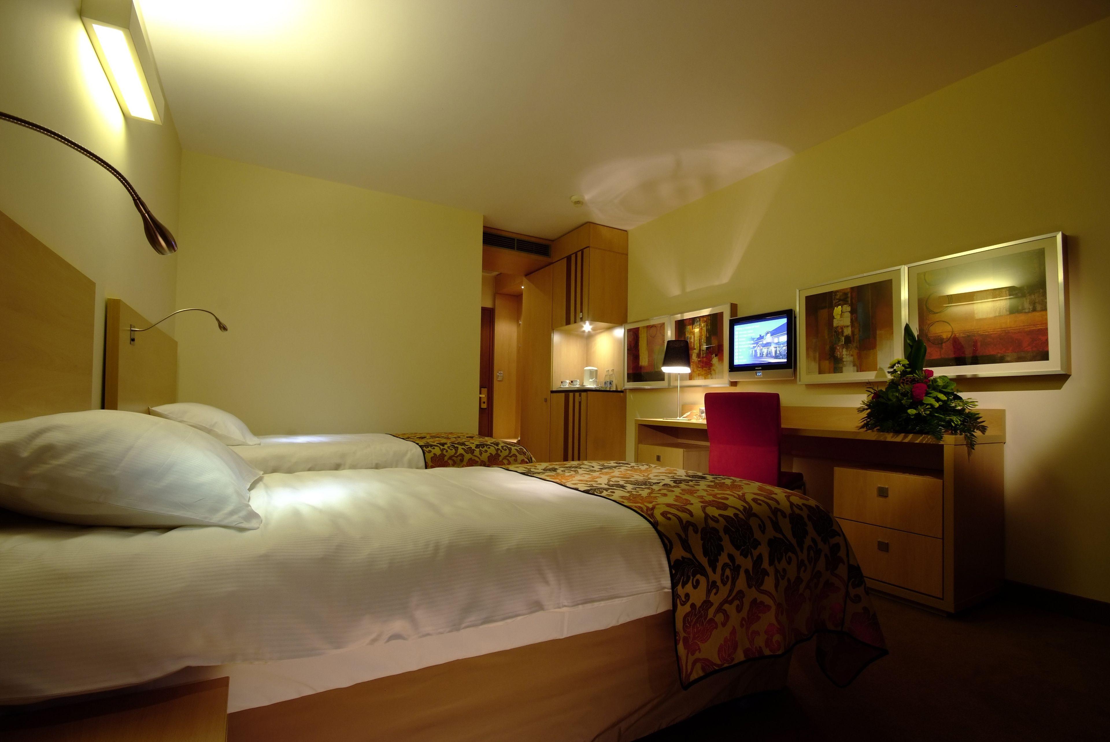 Hotel Hp Park Poznan Malta — Photos 1